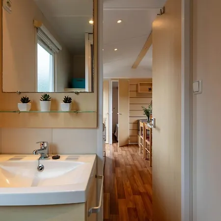 Le Photinia, Mobil-home Climatise Avec Vue Situe Au Coeur Du Domaine Hyeres