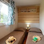 Le Photinia, Mobil-home Climatise Avec Vue Situe Au Coeur Du Domaine * Hyères