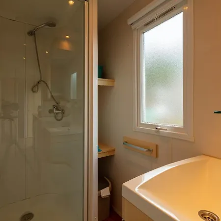 Homestay Le Photinia, Mobil-home Climatise Avec Vue Situe Au Coeur Du Domaine *