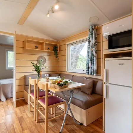 Le Photinia, Mobil-home Climatise Avec Vue Situe Au Coeur Du Domaine Homestay Hyeres