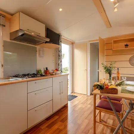 Prázdninový dům Le Photinia, Mobil-home Climatise Avec Vue Situe Au Coeur Du Domaine Hyères