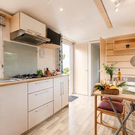 Le Photinia, Mobil-home Climatise Avec Vue Situe Au Coeur Du Domaine Hyeres