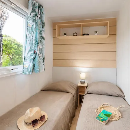 Le Photinia, Mobil-home Climatise Avec Vue Situe Au Coeur Du Domaine Homestay *