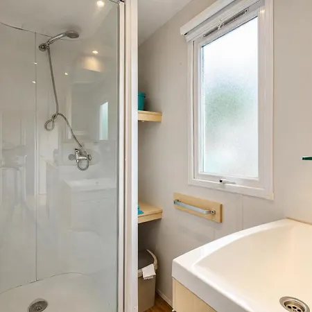 Privat bolig Le Photinia, Mobil-home Climatise Avec Vue Situe Au Coeur Du Domaine *