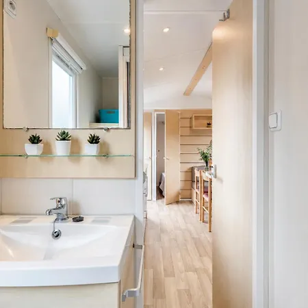 Le Photinia, Mobil-home Climatise Avec Vue Situe Au Coeur Du Domaine Homestay Hyeres