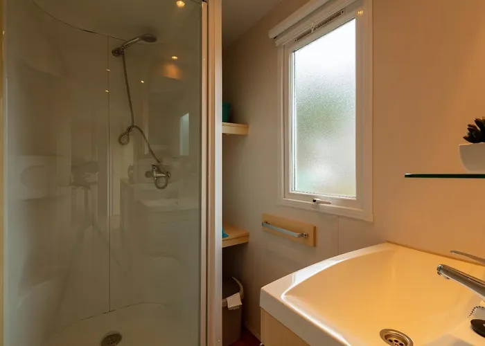 Holiday home Le Photinia, Mobil-home Climatise Avec Vue Situe Au Coeur Du Domaine *