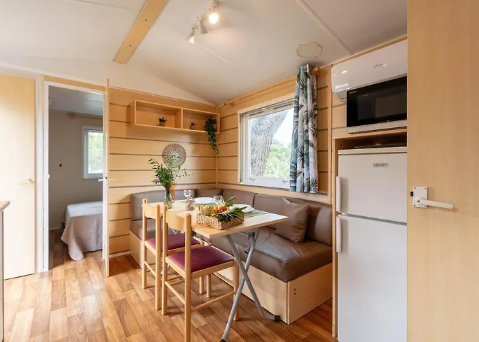 Le Photinia, Mobil-home Climatise Avec Vue Situe Au Coeur Du Domaine Holiday home Hyeres