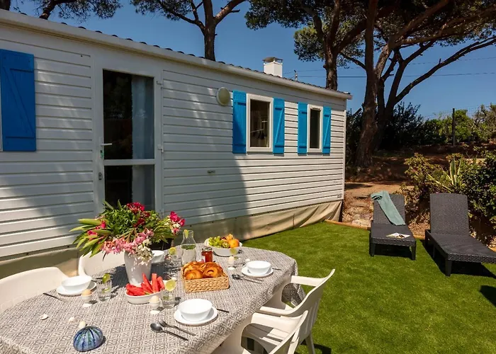 Holiday home Le Photinia, Mobil-home Climatise Avec Vue Situe Au Coeur Du Domaine Hyeres